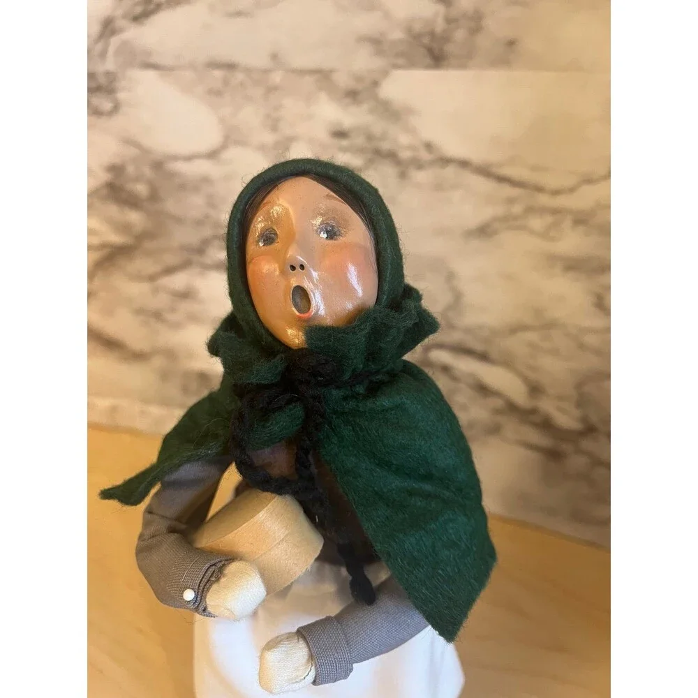 Byers Choice Caroler Pilgrim Girl  1997